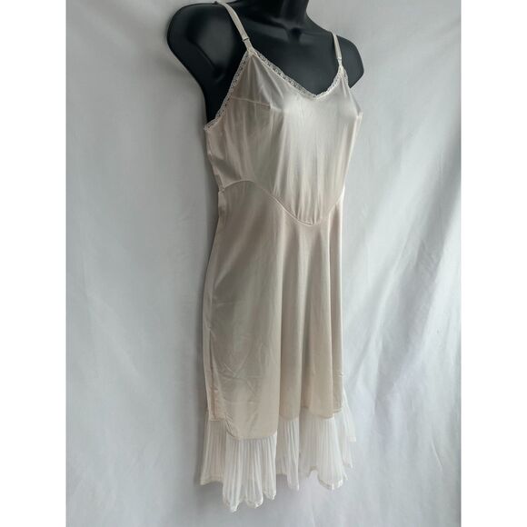 Vintage Vanity Fair Cream Nylon Slip Dress Nightgown Size 2 Lace Trim Cottage - Picture 4 of 12